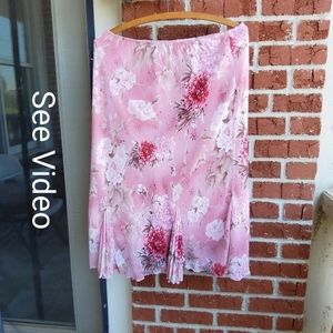 💜💙💚🩷 Beautiful, Pink, Floral Skirt. Large. Waist Stretches,